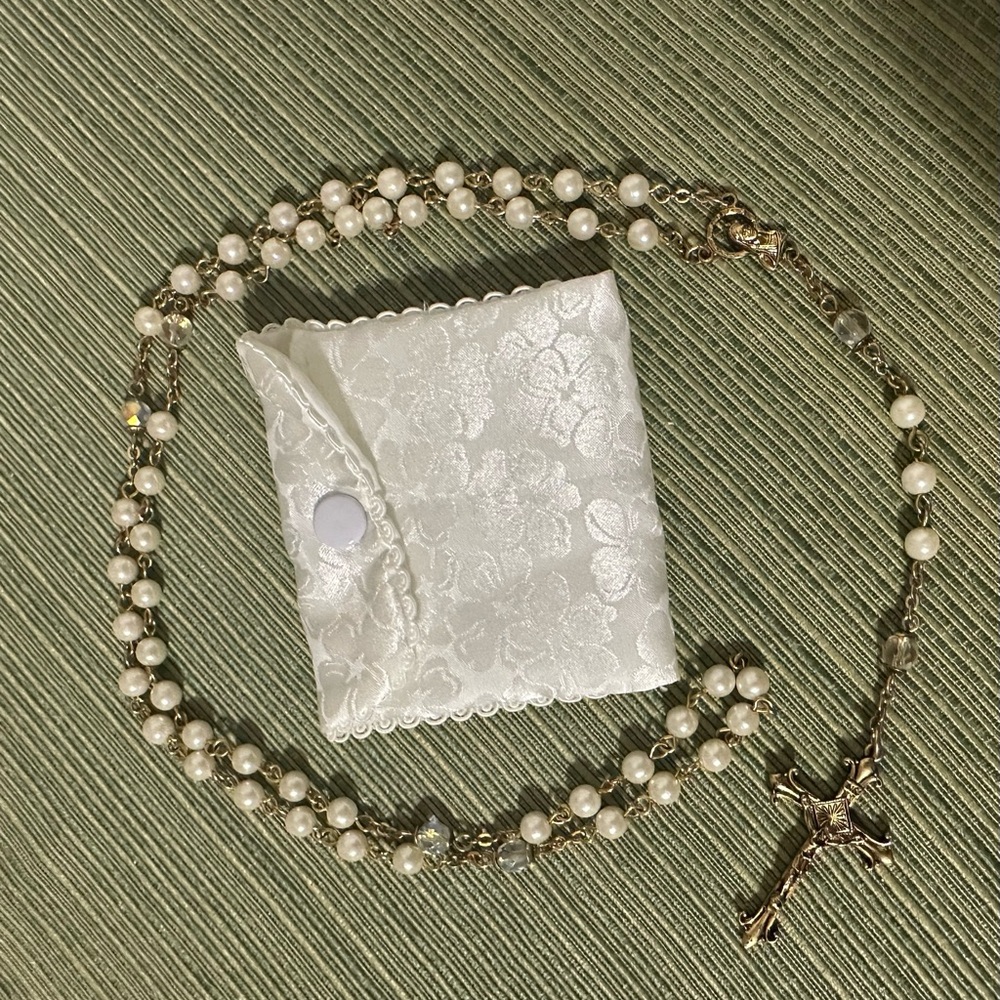 Beautiful Vintage Antique Style Gold Faux Pearl Rosemary Bead Necklace w/Pouch